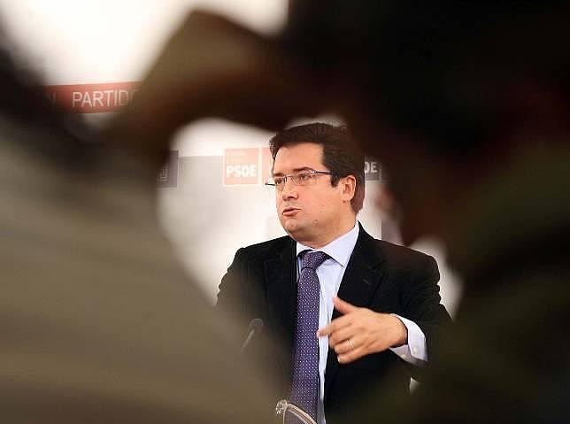 PP y PSOE rompen la tregua postelectoral y «resucitan» el enfrentamiento político