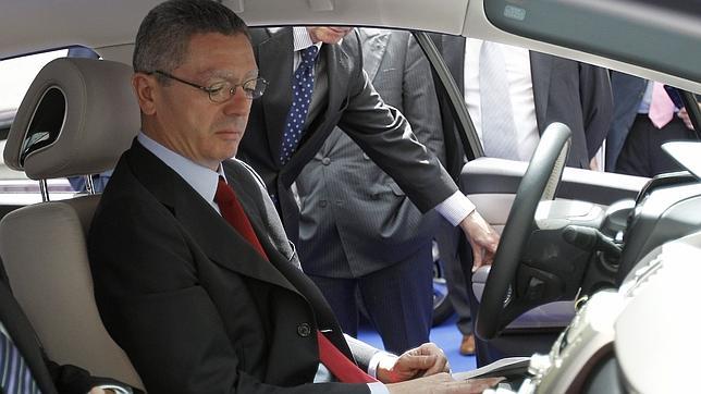 Gallardón: «Los coches eléctricos serán los únicos que entrarán en las ciudades»