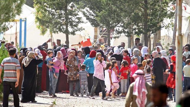 Turquía ya acoge 7.000 refugiados sirios mientras se suceden las condenas