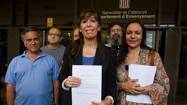 Sánchez-Camacho pide una educación bilingüe para su hijo