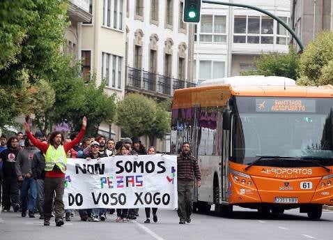 Los «indignados» de Ferrol claudican y se trasladan a un local