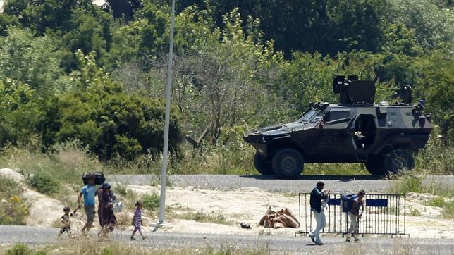 Éxodo de refugiados sirios tras una nueva ofensiva del ejército cerca de la frontera con Turquía