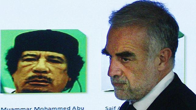 El fiscal Ocampo espera detener a Gadafi en menos de tres meses