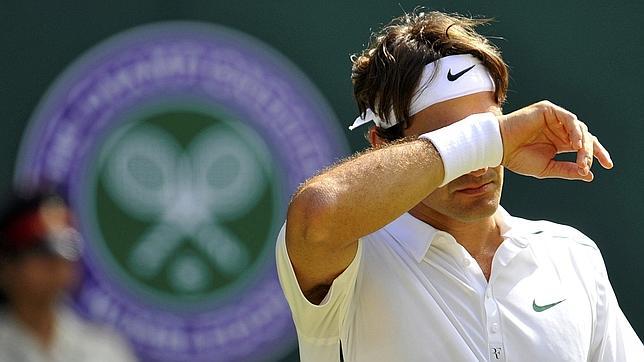 Federer vuelve a marcharse antes de tiempo