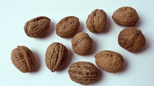 El yogur y los frutos secos ayudan a no coger kilos con el paso de los años