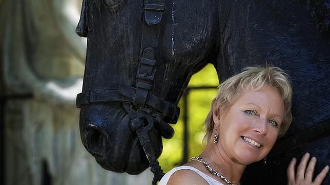 Sarah Lark: «La terapia con caballos da valentía a mujeres maltratadas»