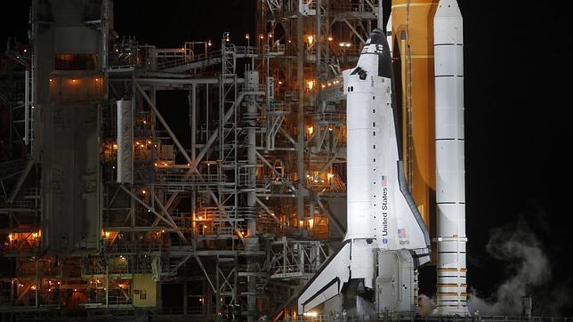 La última misión del Atlantis, pendiente de las nubes