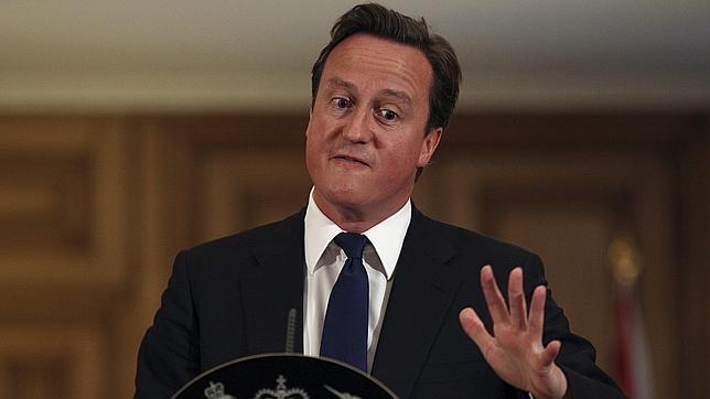 Cameron pide un nuevo sistema de control de la prensa tras el escándalo de las escuchas