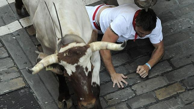 Un joven australiano, herido grave por asta de toro en el segundo encierro de San Fermín