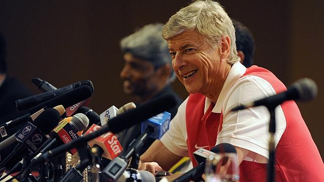 Wenger: «El tema de Cesc hay que cerrarlo cuanto antes»