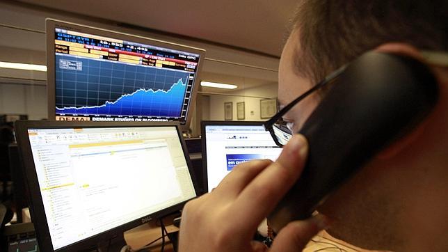 Bruselas quiere prohibir a las agencias de «rating» que califiquen a los países rescatados