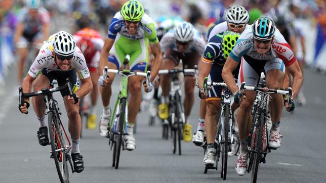 Greipel se libera de Cavendish y Contador respira