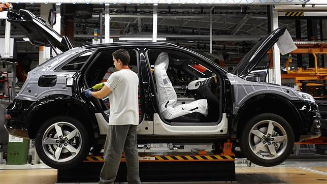 El Príncipe Felipe inaugura la fabricación del Q3 en Martorell