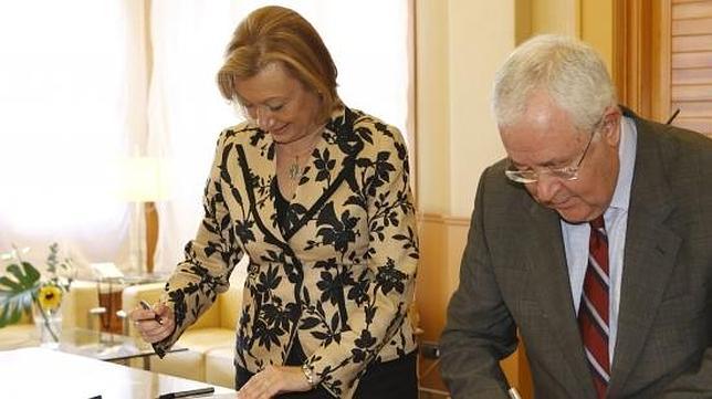 Rudi augura &quot;larga vida&quot; al pacto firmado entre el PP y el PAR