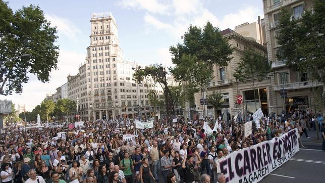 Los mossos impiden el corte de la Diagonal de los indignados de Barcelona