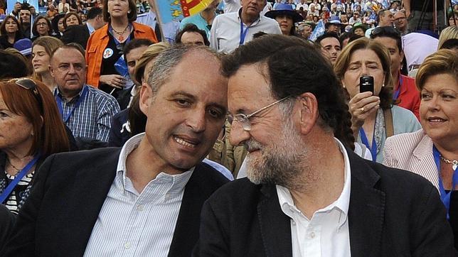 Rajoy le dijo a Camps que debía elegir entre «la deshonra» y la dimisión