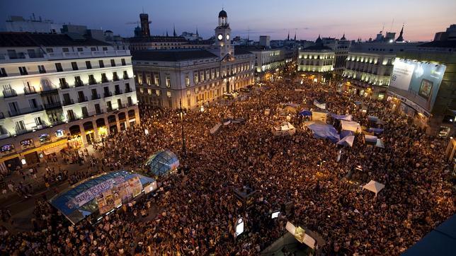 La marea del 15-M inunda Sol