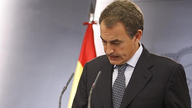 Zapatero jugó al despiste con el adelanto electoral