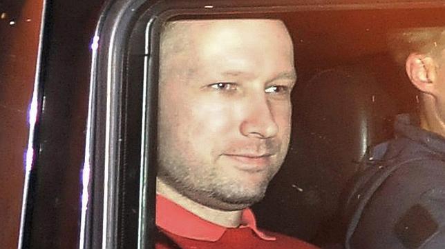 Breivik exige la dimisión del Gobierno de Stoltenberg a cambio de declarar