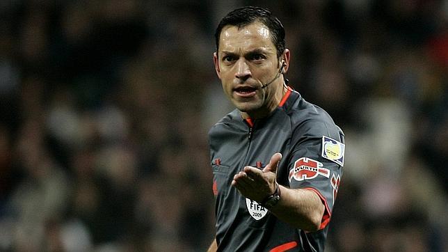 Teixeira Vitienes dirigirá el primer clásico de la temporada