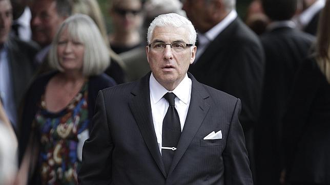 El padre de Amy Winehouse promueve un centro de desintoxicación con su nombre