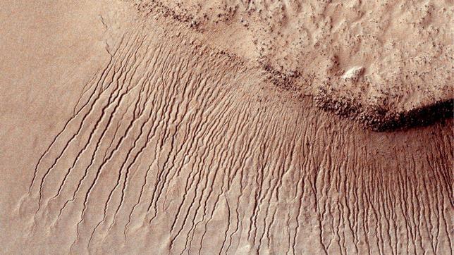 La NASA anuncia el hallazgo de una posible presencia de agua salada en Marte