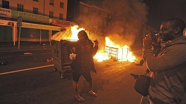 El Gobierno británico condena los disturbios de Londres