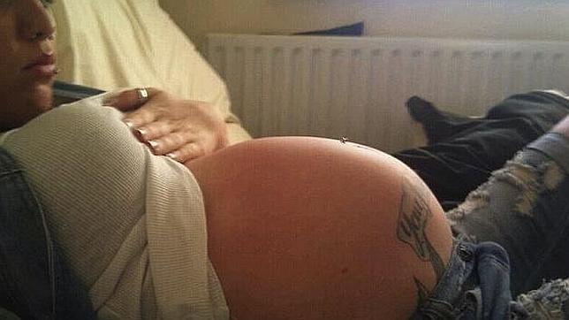 La joven que parece embarazada tras cada comida