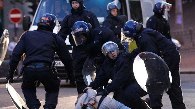 La policía británica, molesta por las críticas de Cameron