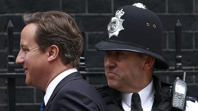 Los británicos apoyan a la Policía y critican al Gobierno