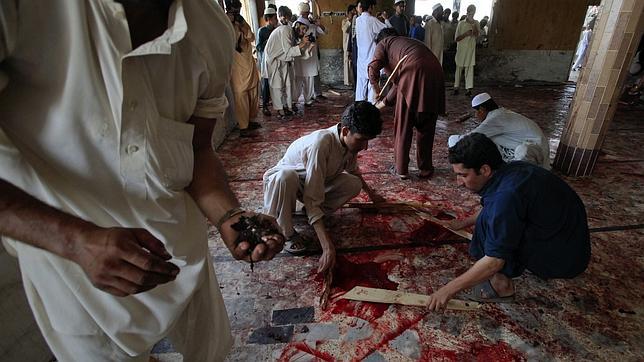 Ascienden a 51 muertos y a 121 heridos por el ataque contra la mezquita en Pakistán