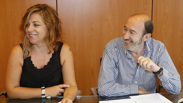Rubalcaba confirma a Elena Valenciano como número dos en la lista del PSOE por Madrid