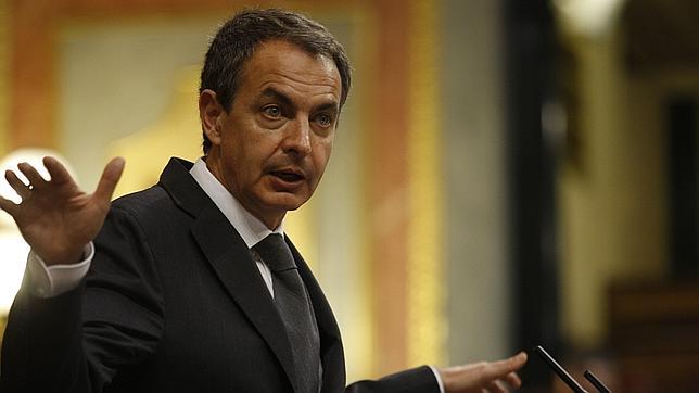Zapatero defiende en el Congreso su plan antidéficit