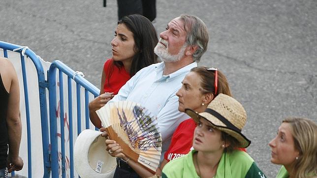 Mayor Oreja tiene una fractura en el pómulo y dos dedos rotos