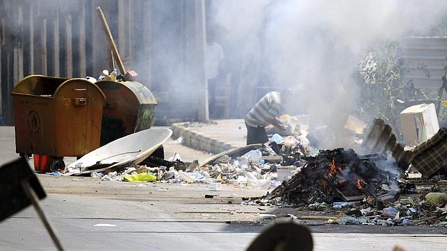 32 barcos con ayuda humanitaria para los rebeldes aguardan para atracar en Trípoli