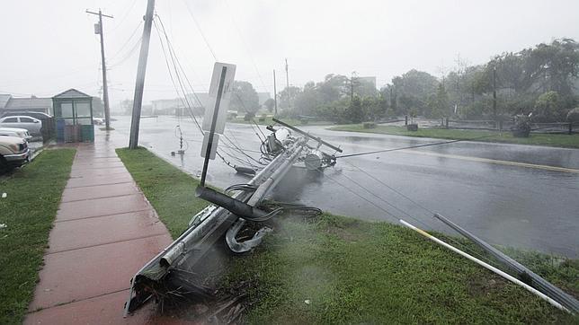 «Irene» trae vientos de 80 kilómetros por hora sobre Nueva Inglaterra