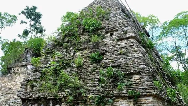 Arqueólogos descubren un palacio maya con 2.000 años de antigüedad