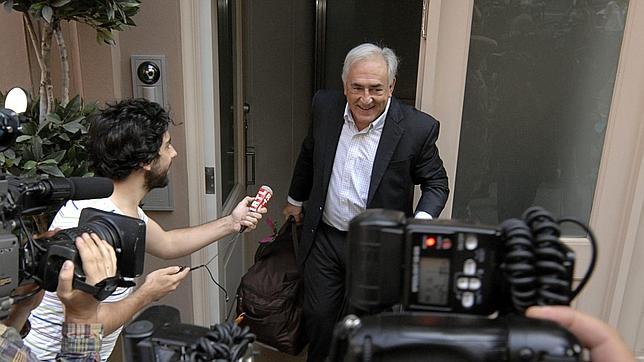 Strauss-Kahn abandona Nueva York rumbo a Francia