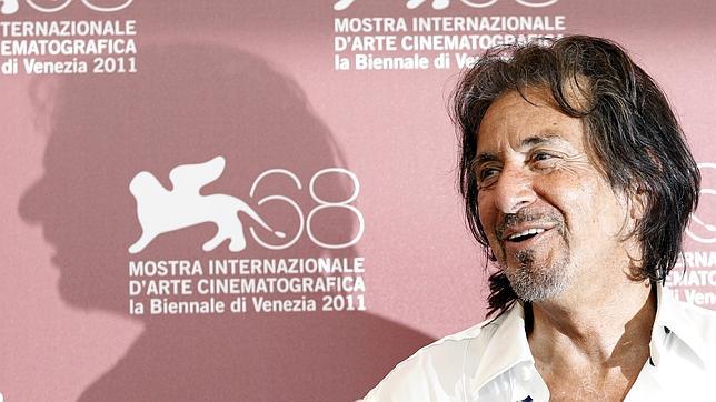 Venecia recibe con ovaciones y reverencias a Al Pacino