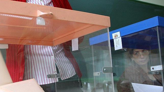 El PSOE puede perder tres diputados y rozar su peor resultado en la región