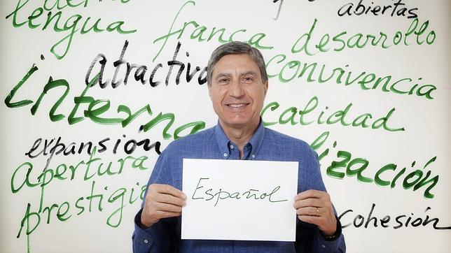 «Ir contra el uso del español es un mal favor social y regresivo»