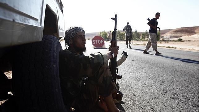 Gadafi sigue en Libia y anima a sus seguidores a no ceder ante los «colonizadores»