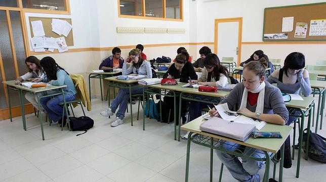 La crisis hace que alumnos de instituto cursen algunas asignaturas a distancia