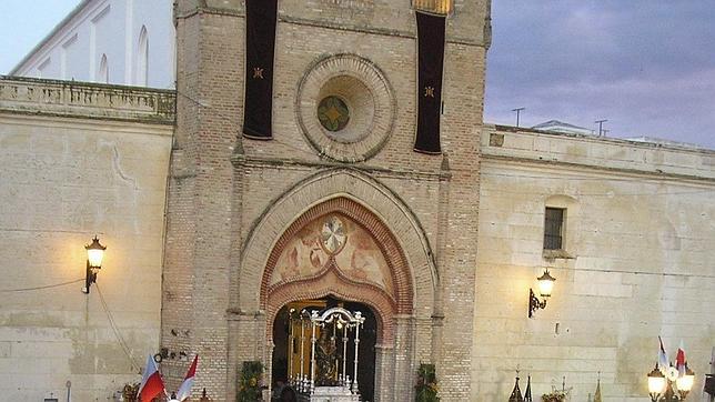 Hallan una carta de 1936 que anuncia un tesoro bajo una loseta de una iglesia de Lepe