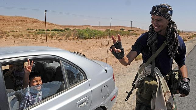 España descongela 350 millones de euros del régimen de Gadafi