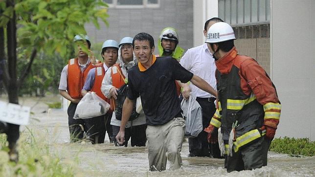 Japón ordena evacuar a más de un millón de personas por la llegada del tifón «Roke»