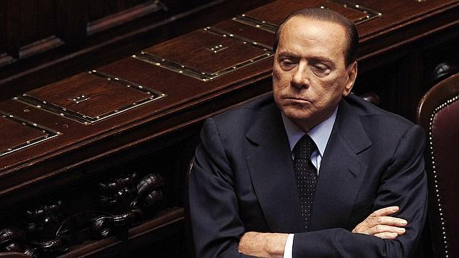 Berlusconi, un primer ministro acorralado por la justicia y la economía