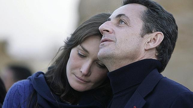 Nicolás Sarkozy se ganó a Carla Bruni hablándole de flores