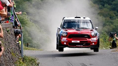 Sordo lidera en Francia tras el abandono de Loeb