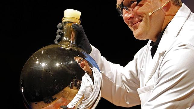 Escarabajos que tienen sexo con botellas de cerveza, investigación más absurda del año